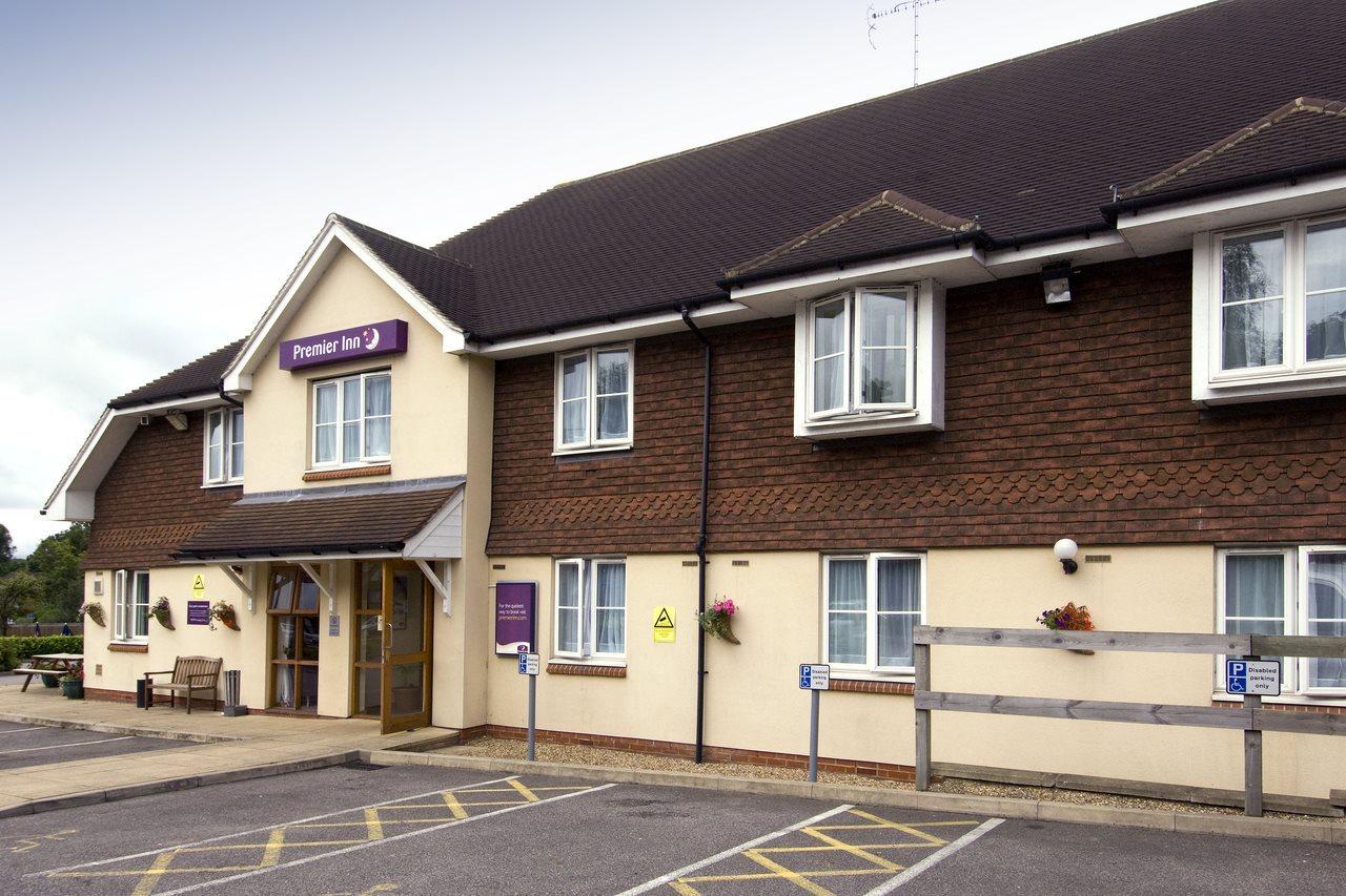 Premier Inn East Grinstead Exterior photo