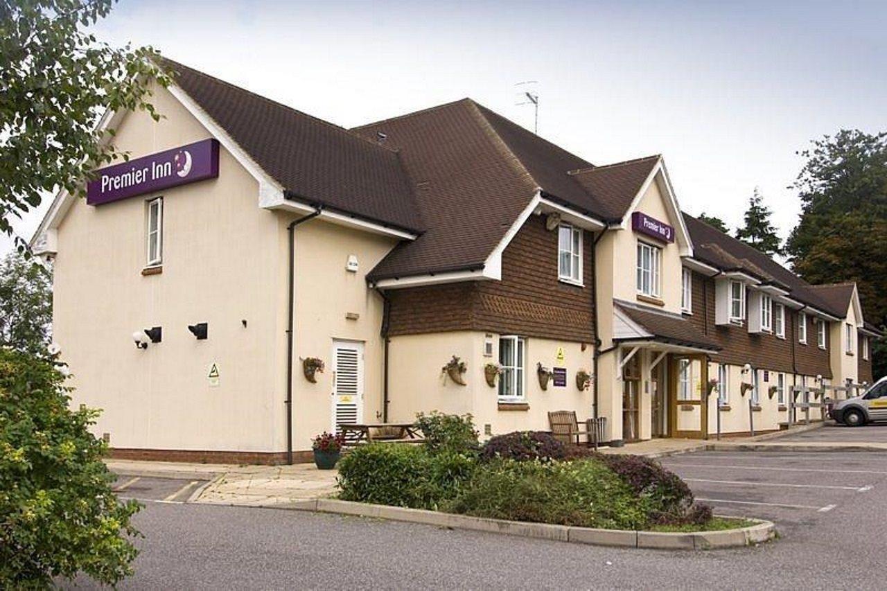 Premier Inn East Grinstead Exterior photo